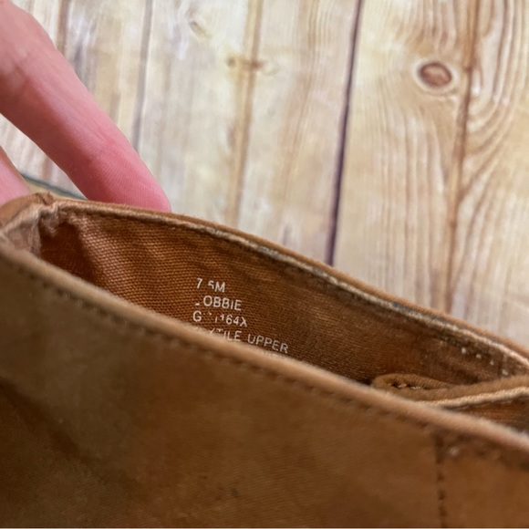 Camel colored fringe wedges size 6.5 - Picture 9 of 9